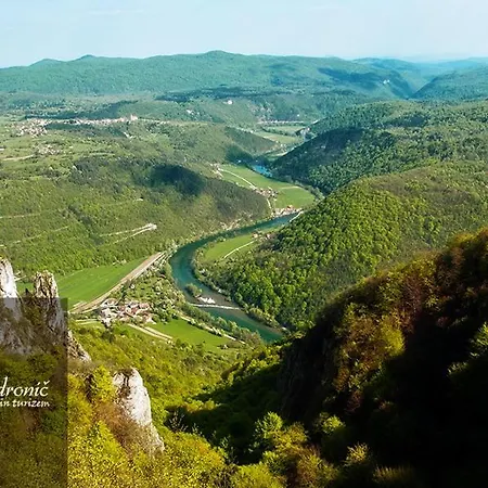 Madronic Family Estate - Kolpa River 3*