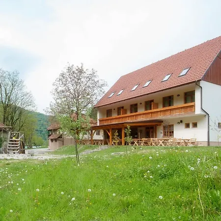 Madronic Family Estate - Kolpa River Penzion