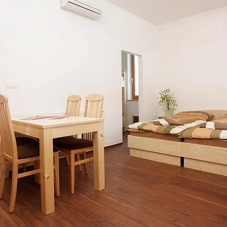 Madronic Family Estate - Kolpa River Stari Trg ob Kolpi