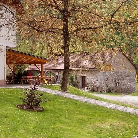 Madronic Family Estate - Kolpa River Maison d'hôtes 3*