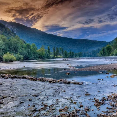 Madronic Family Estate - Kolpa River Pensjonat Stari Trg ob Kolpi