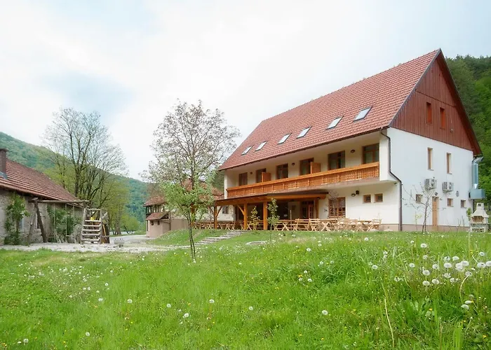 Madronic Family Estate - Kolpa River Gasthuis