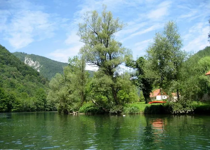 Madronic Family Estate - Kolpa River Gasthuis Stari Trg ob Kolpi