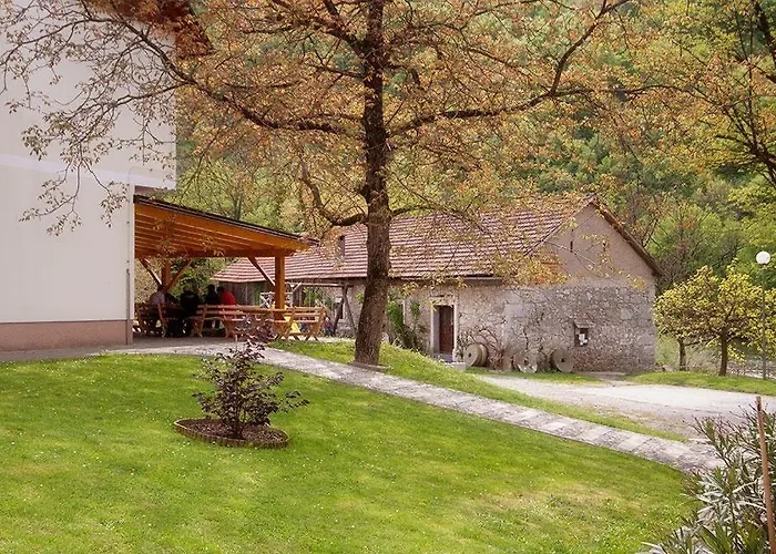 Madronic Family Estate - Kolpa River Gasthuis 3*